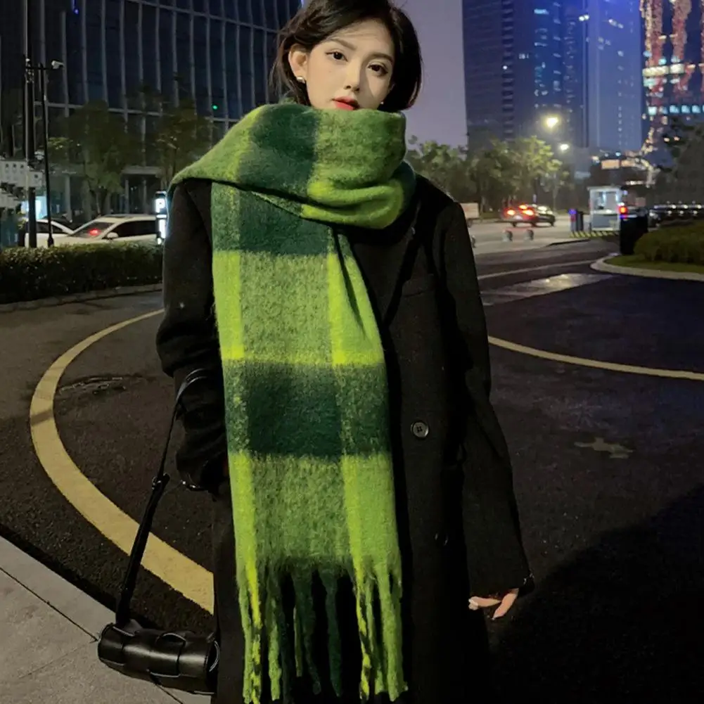 Рисунок 6 - Зимний клетчатый шарф с рисунком