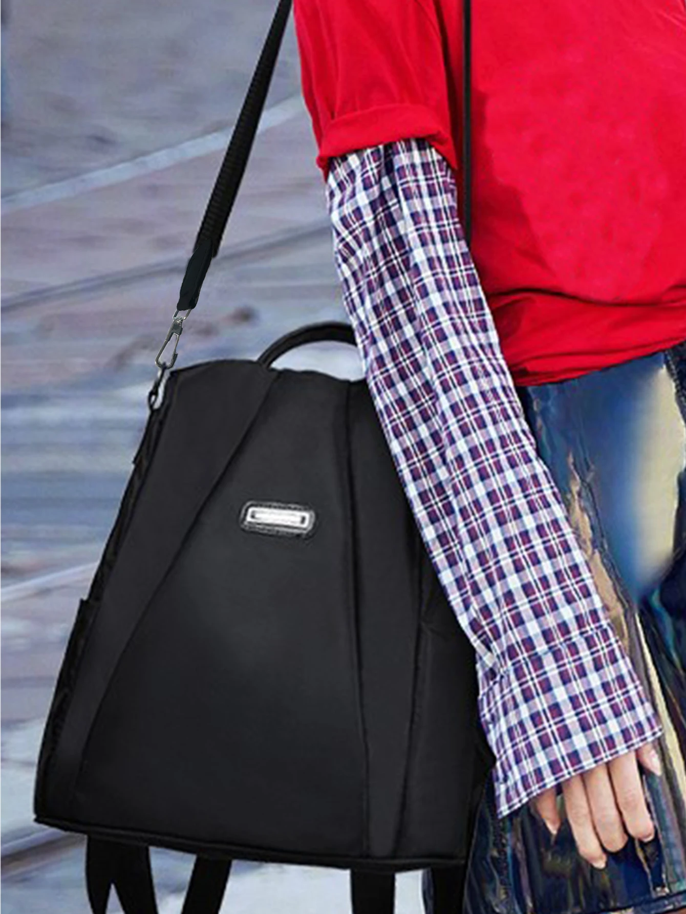 неутрален стил раница изглед отзад