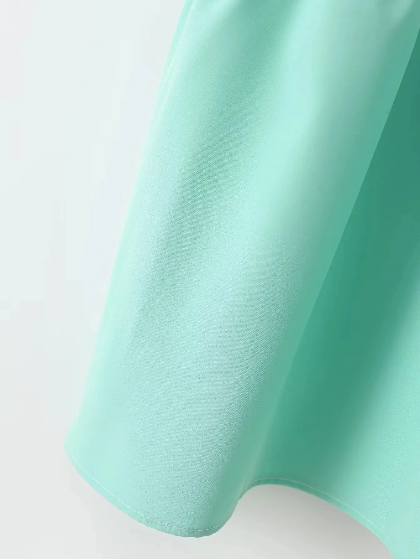  width=800></p>
<h1>SPECIFICATIONS</h1>
<p><span>Brand Name</span>: <span style=color:#333>Foridol</span></p>
<p><span>Elasticity</span>: <span style=color:#333>Non Strech</span></p>
<p><span>Sleeve Style</span>: <span style=color:#333>Spaghetti Strap</span></p>
<p><span>Fabric Type</span>: <span style=color:#333>Polyester</span></p>
<p><span>Pattern Type</span>: <span style=color:#333>Solid</span></p>
<p><span>Fit Type</span>: <span style=color:#333>Regulai Fit</span></p>
<p><span>Silhouette</span>: <span style=color:#333>Fit and Flare</span></p>
<p><span>Neckline</span>: <span style=color:#333>V-Neck</span></p>
<p><span>Decoration</span>: <span style=color:#333>Backless</span></p>
<p><span>Style</span>: <span style=color:#333>Beach Style</span></p>
<p><span>Dresses Length</span>: <span style=color:#333>Mid-Calf</span></p>
<p><span>Material</span>: <span style=color:#333>Polyester</span></p>
<p><span>Age</span>: <span style=color:#333>MIDDLE AGE</span></p>
<p><span>Origin</span>: <span style=color:#333>Mainland China</span></p>
<p><span>CN</span>: <span style=color:#333>Zhejiang</span></p>
<p><span>Season</span>: <span style=color:#333>Summer</span></p>
<p><span>Closure Type</span>: <span style=color:#333>Pullover</span></p>
<p><span>Waistline</span>: <span style=color:#333>empire</span></p>
<p><span>Sleeve Length(cm)</span>: <span style=color:#333>sleeveless</span></p>
<p><span>Release Date</span>: <span style=color:#333>Winter 2022</span></p>
<p><span>Model Number</span>: <span style=color:#333>DR2301015</span></p>
<p><span>Gender</span>: <span style=color:#333>WOMEN</span></p>
<p>“</p>
			</div>
					<div class=