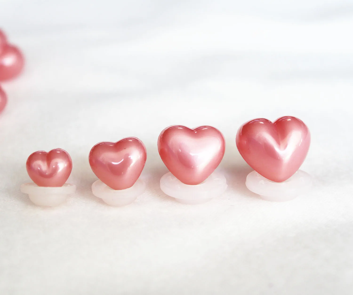 Neu eingetroffen: 40 Stück 10mm 13mm 15mm 17mm rosa herzförmige Kunststoff-Sicherheitsnasen mit Unterlegscheibe für DIY-Puppenzubehör – Detail 3