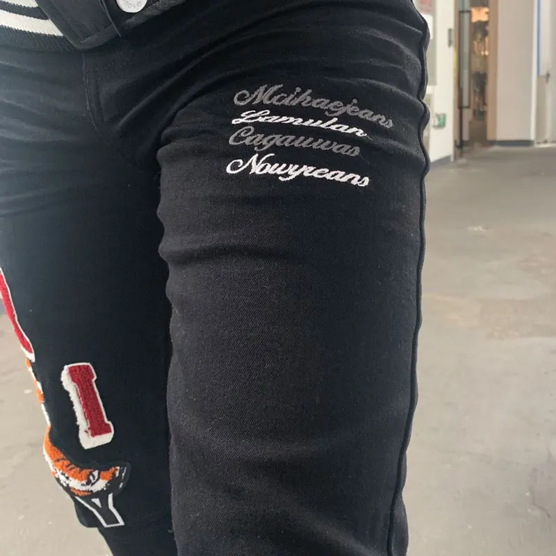 Latest Designer High Street Fashion New Elastic Jeans Slim Fit Retro Wash Black Hole Patch Tiger Pattern Jeans Hip Hop Brand Ver