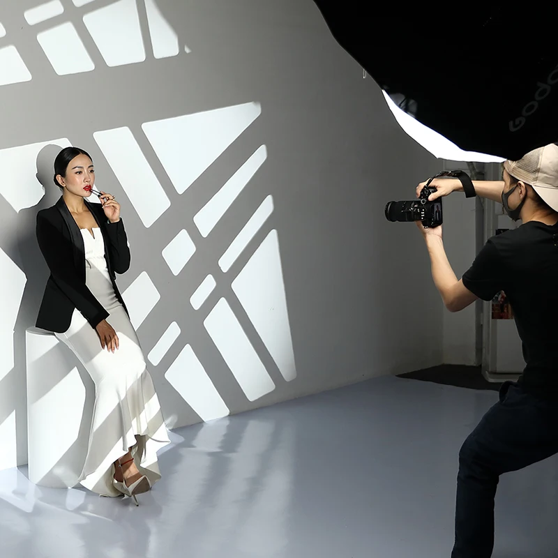 Soonpho Snoot Conique Optique Avec Support Bowens Pour Photographie, Alliage D'aluminium, Projecteur GOBO Avec 5 Filtres De Couleur Et 19 Gobos Pour Lumière LED Monolight Spotlight Studio Flash