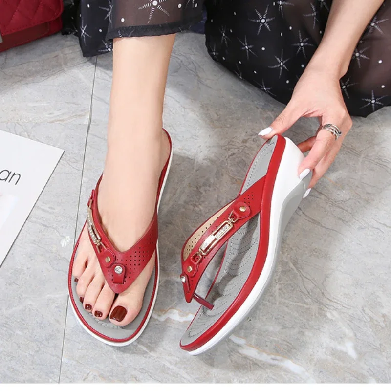 2024 Women's Slippers Summer New Fashion Metal Button Slides Shoes Wedge Beach Sandals Women Outside Platform Leisure Flip Flops 4