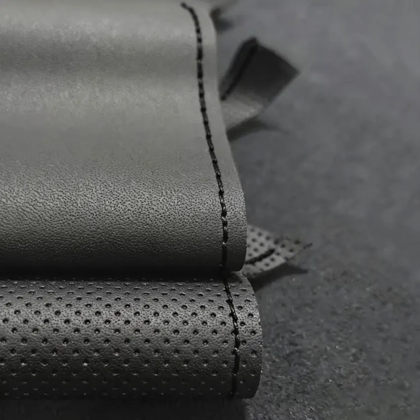Glossy Carbon Fiber Leather Car Steering Cover with UV Protection