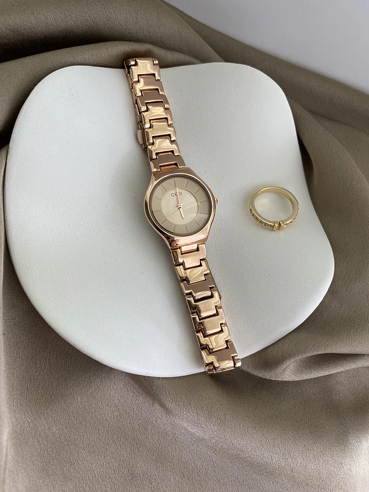 Fashion Simplicity Temperament  Chain Watch For women's girl Chain watch strap watch Women's accessories