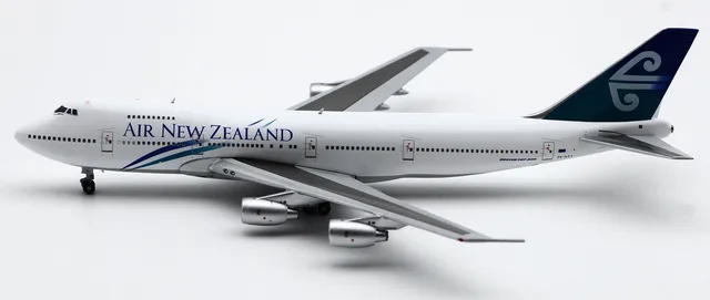 BB4-742-001 Alloy Collectible Plane Gift JC Wings 1:400 Air