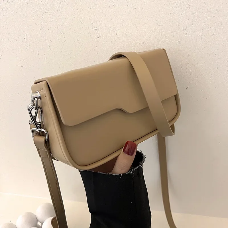 

Women's Fashion New Niche French Stick Bag Korean Version Minimalist Underarm Shoulder Bags with Textured Style Crossbody Bags