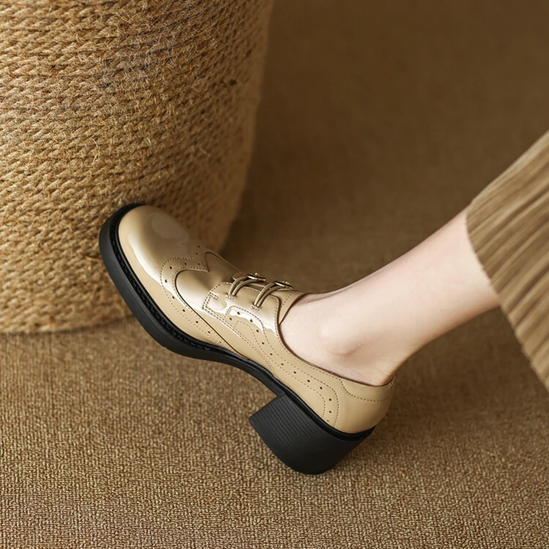

2023 Spring Women Loafers Patent Leather Shoes Round Toe Square Heel Shoes for Women Buckle High Heel Women Pumps Solid Brogues
