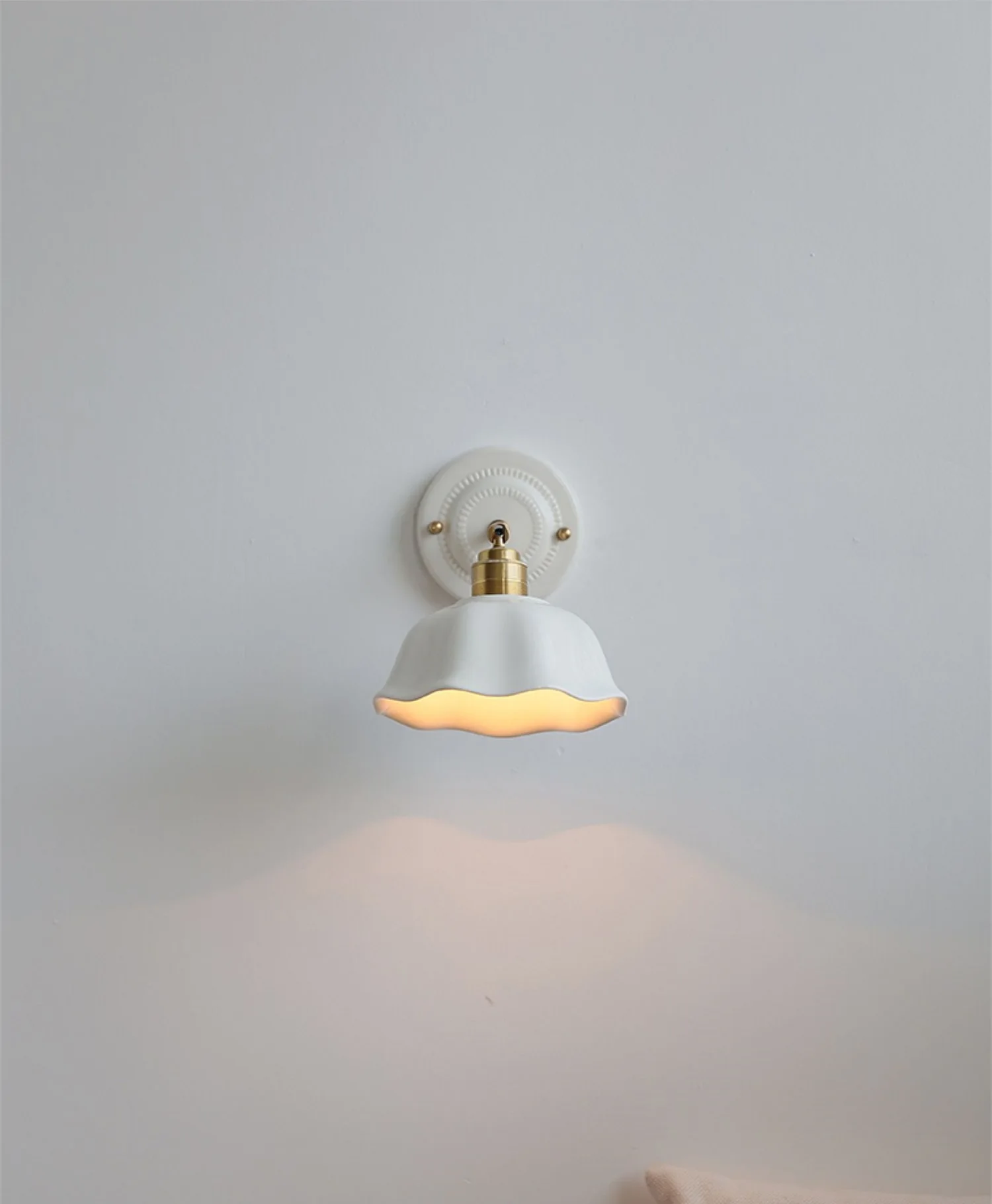 IWHD White Ceramic LED Wall Light Fixtures Copper Arm Socket Bedroom Living Room Beside Lamp Modern Wandlamp Applique Murale