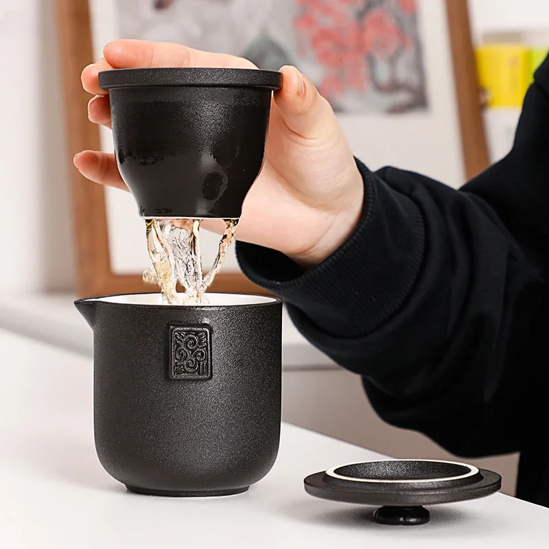 

Китайская керамическая чайная посуда, портативный дорожный чайный костюм, женский набор чайной чашки, четыре чашки в горшке, инфузор для красивого чая ручной работы с пакетиком