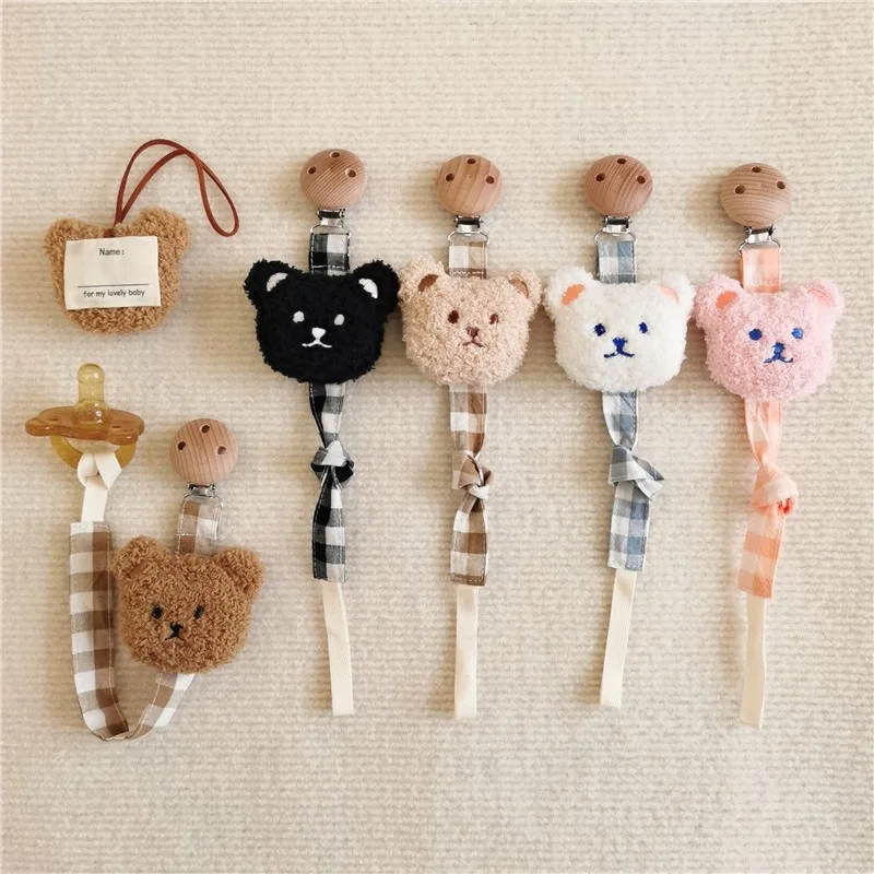 

Ins Cute Bear Wooden Soother Clips Baby Pacifier Holder Plaid Anti Drop Chain Newborn Nipples Pacifiers Dummy Clip Baby Gift