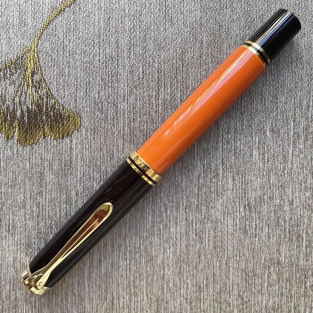 緑と黒のストライプ万年筆 PELIKAN GERMANY 新品)Pelikan ペリカン 万年筆 スーベレーン M605 ブラック