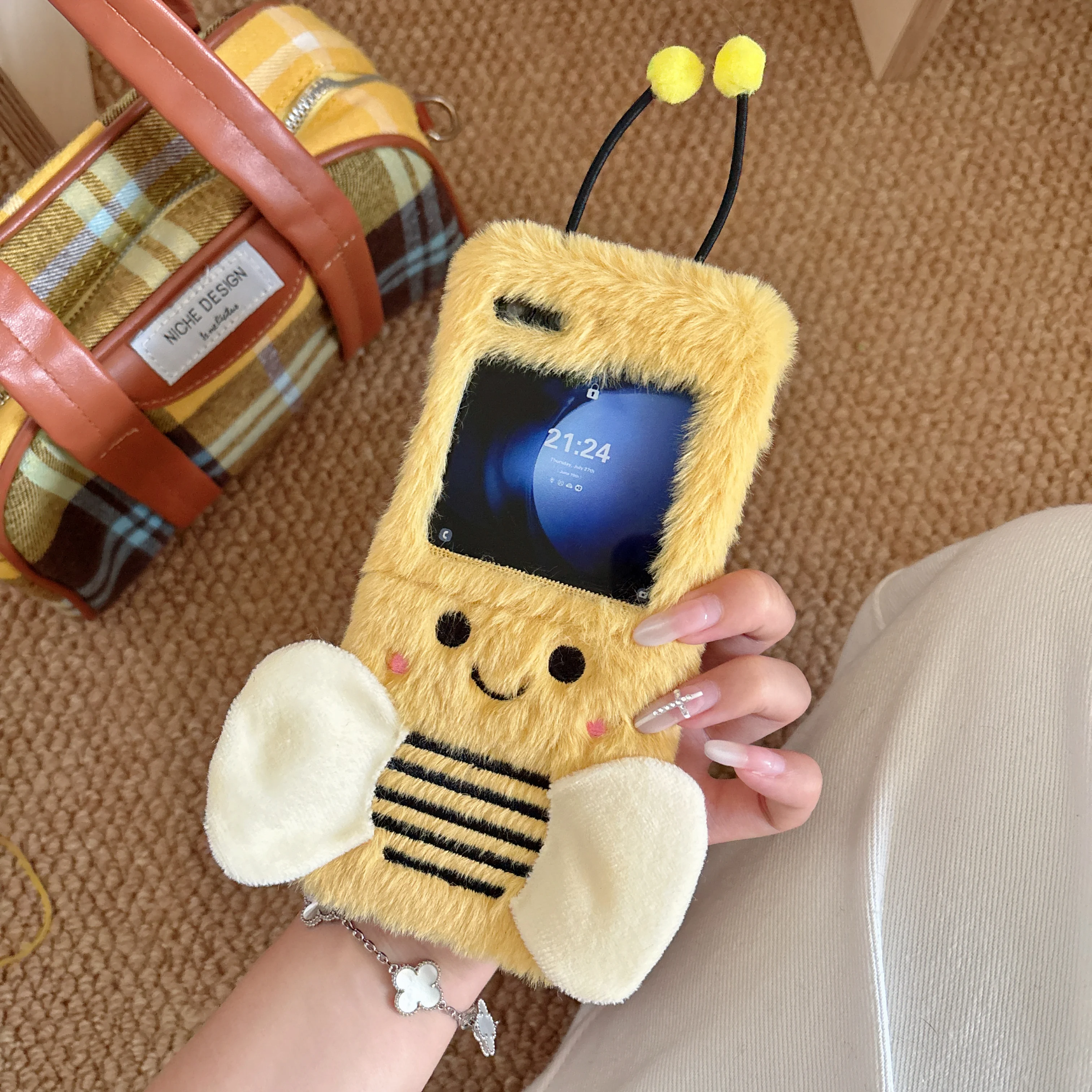 Charming Plush Embroidered Cartoon Yellow Bees Phone Case Flip Cover