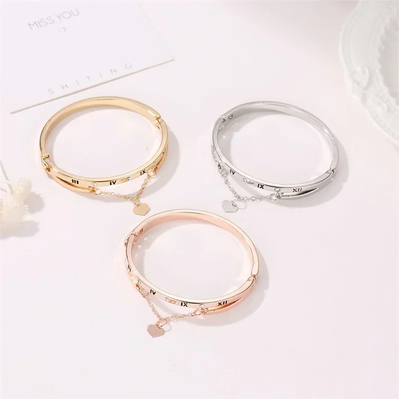 New Elegant Versatile Roman Numeral Love Bangles for Women Tassel Peach Heart Charm Temperament Fashionable Bracelet Jewelry