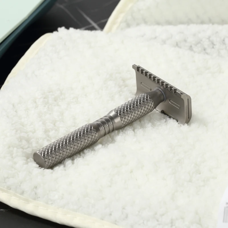 YAQI Ghost  90DC Cross Grain Pattern Titanium Light Weight Safety Razor 4