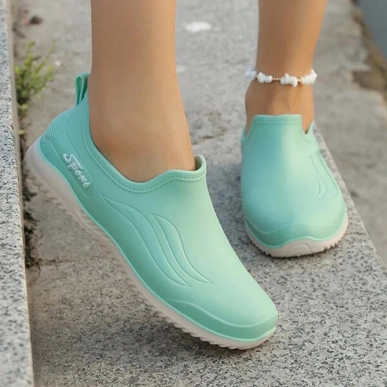 Women Rain Shoes Outdoor Waterproof Walking Ankle Rain Boots Frosted Ladies Rubber Outdoor Rain Short Working Boots Rainboots