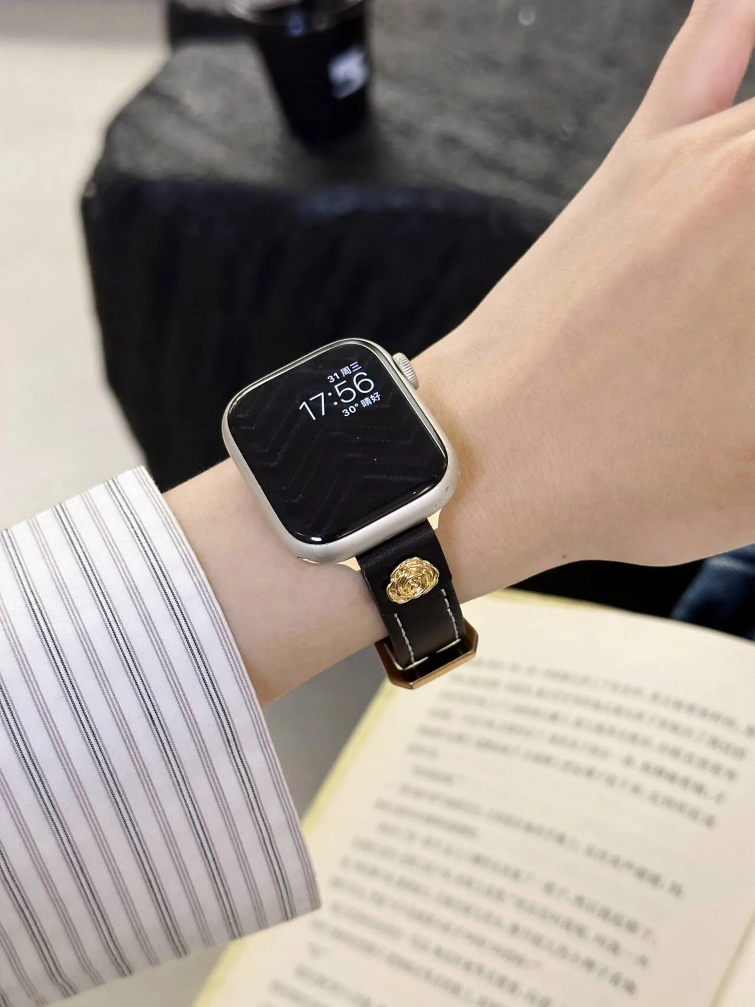 Elegant Classic Leather Loop Band for Women - Compatible with Various Apple Watch Sizes