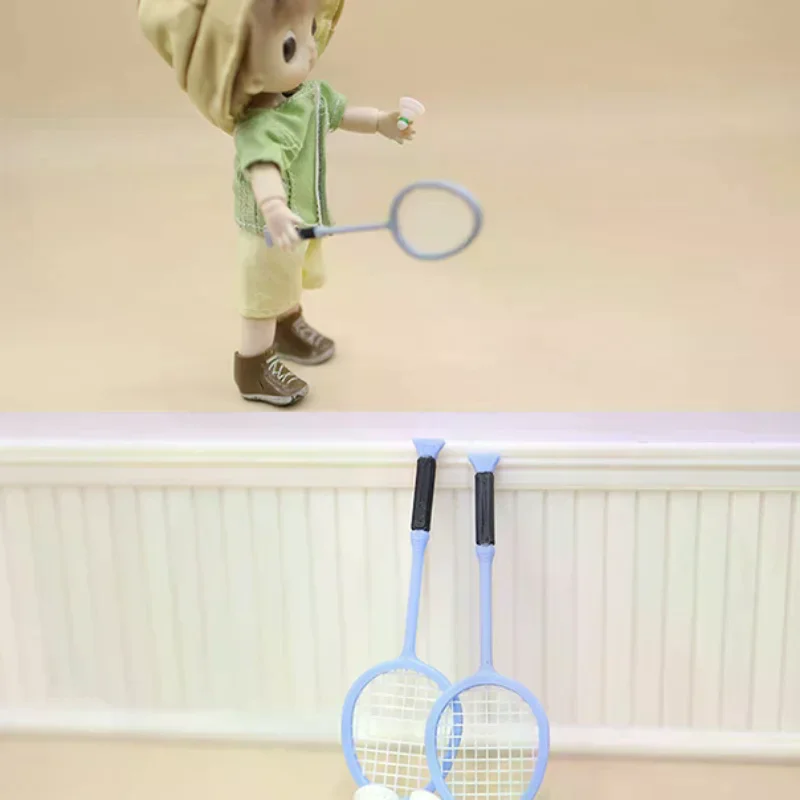 1Pair 1:12 Dollhouse Simulation Mini Badminton Racket Set Dollhouse Sports Scene Decoration Dolls House Pretend Play Toys