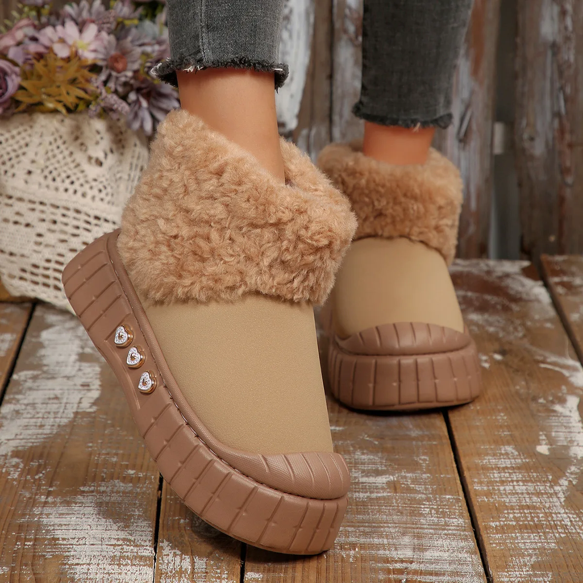 Warm Short Plush Thick Bottom Woman's Snow Boots 2025 Winter Furry Ankle Boots with Platform Metal Decoration Fluffy Fur Shoes