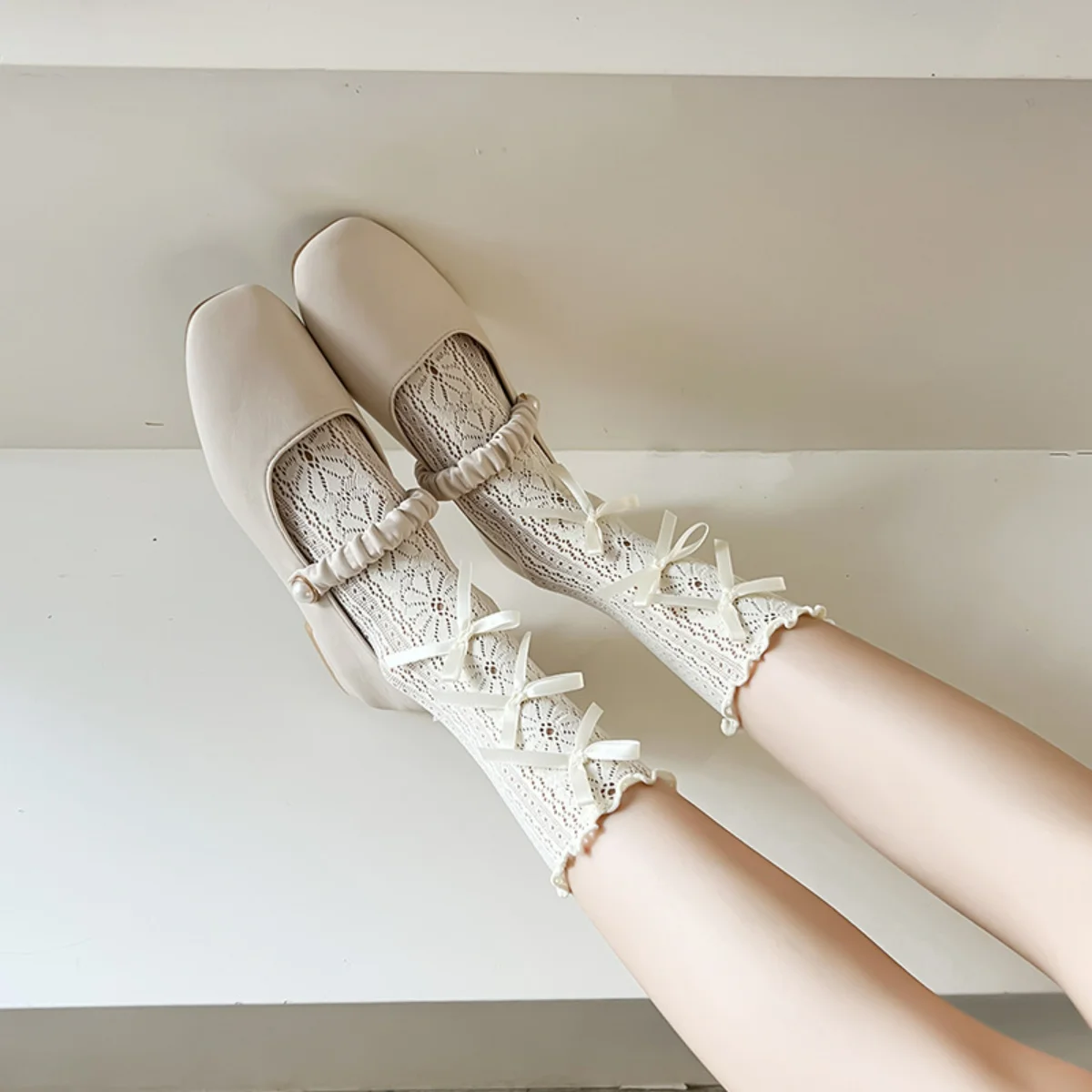 

Fashion personality white fungus lace pure desire sweet tied girly bow jk mid-tube socks cute Lolita pile pile socks female