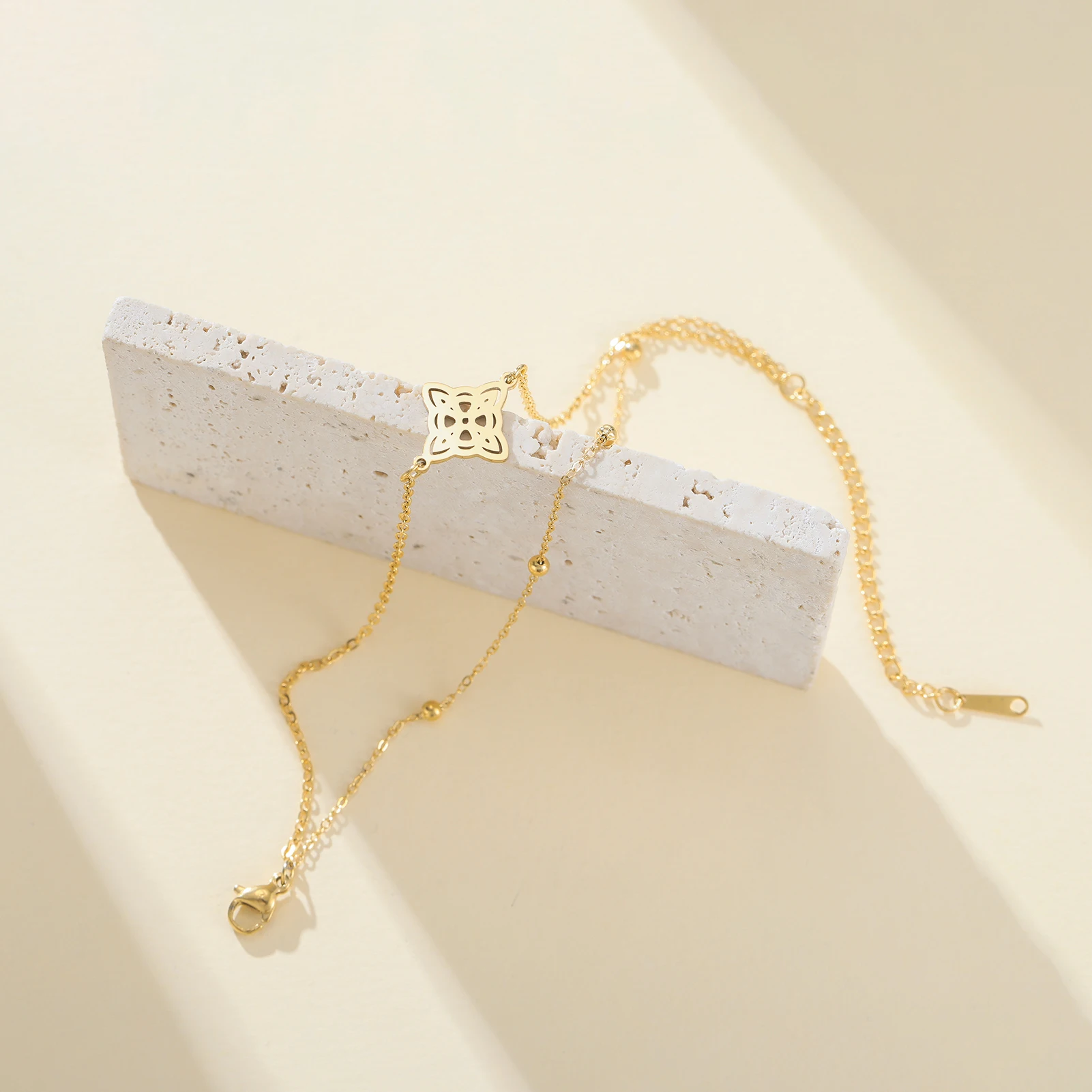 CoolTime Doppelketten-Armbänder mit Hexenknoten für Damen, goldfarben, Schmuck, Schutzsymbol, Geschenk für Liebhaber, 2026 Neuankömmling