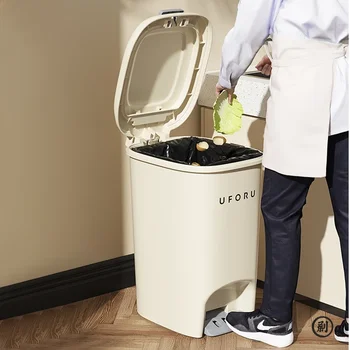 Double Pedal Trash Bin 4