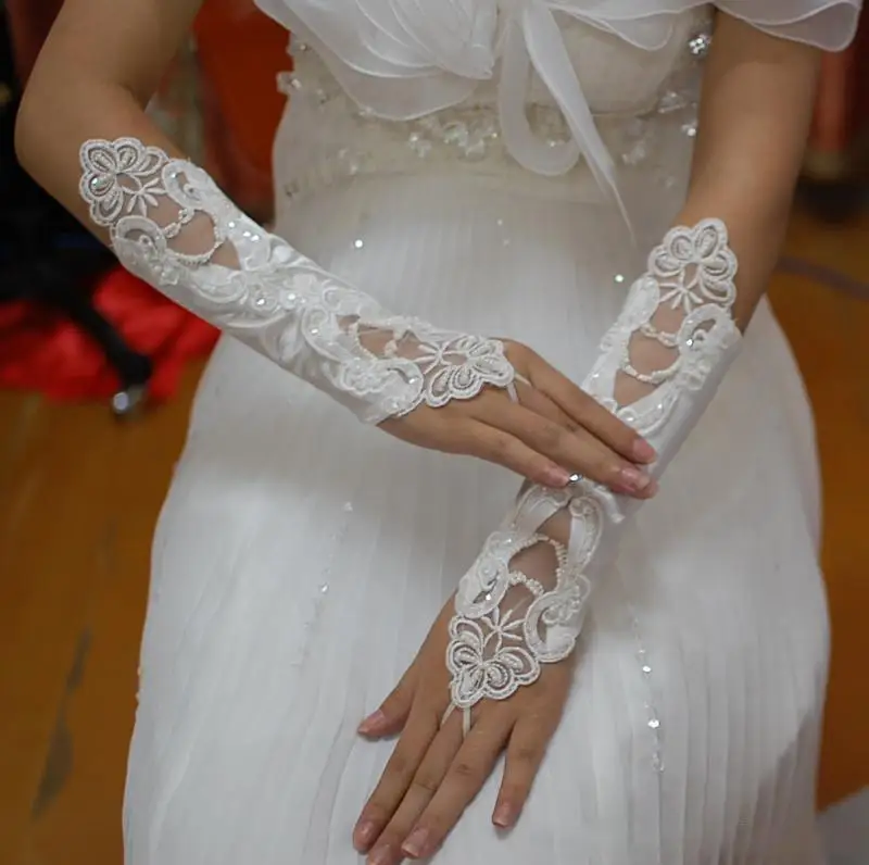 Hot Selling Bridal Gloves Fingerless Lace Beaded Bridal Wedding Gloves Cheap High Quality Below Elbow Length Gloves wholesale hot selling short white ivory satin hollow fingerless wedding wrist length bridal gloves