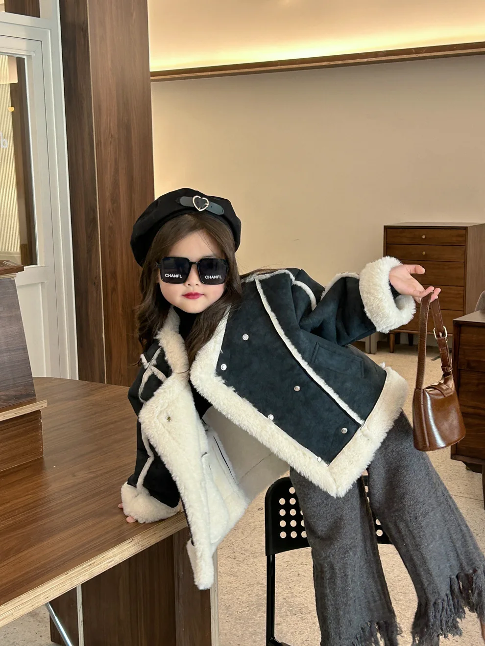 

Fashion Winter Baby Girls Fur Coats Black Single Breasted White Border Parkas Toddler Cardigans Thick Kids Outwears