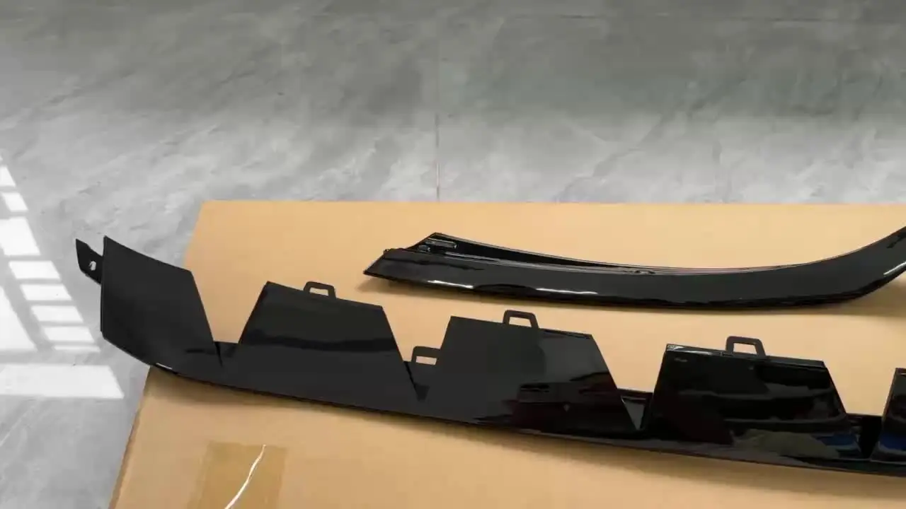 メルセデスベンツ用光沢ブラックバンパーリップキット ステアリングホイール用スペアパーツ W177 amg a180 a200 a250 a35 a35l 2022 2023 3個入り 車用フロントロアバンパーリップスプリッターカナードトリム