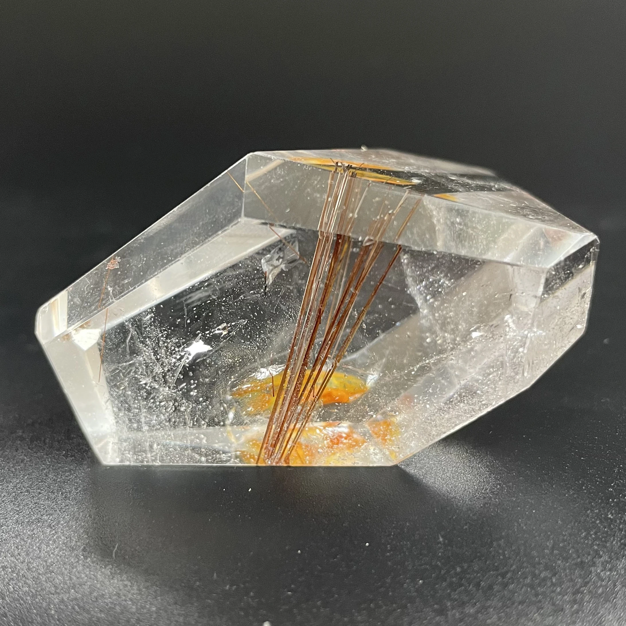 

85 г натуральный камень, кварцевый рутилированный, свободная форма, хрустальный камень, украшение, шероховатый полированный Исцеление Z1298