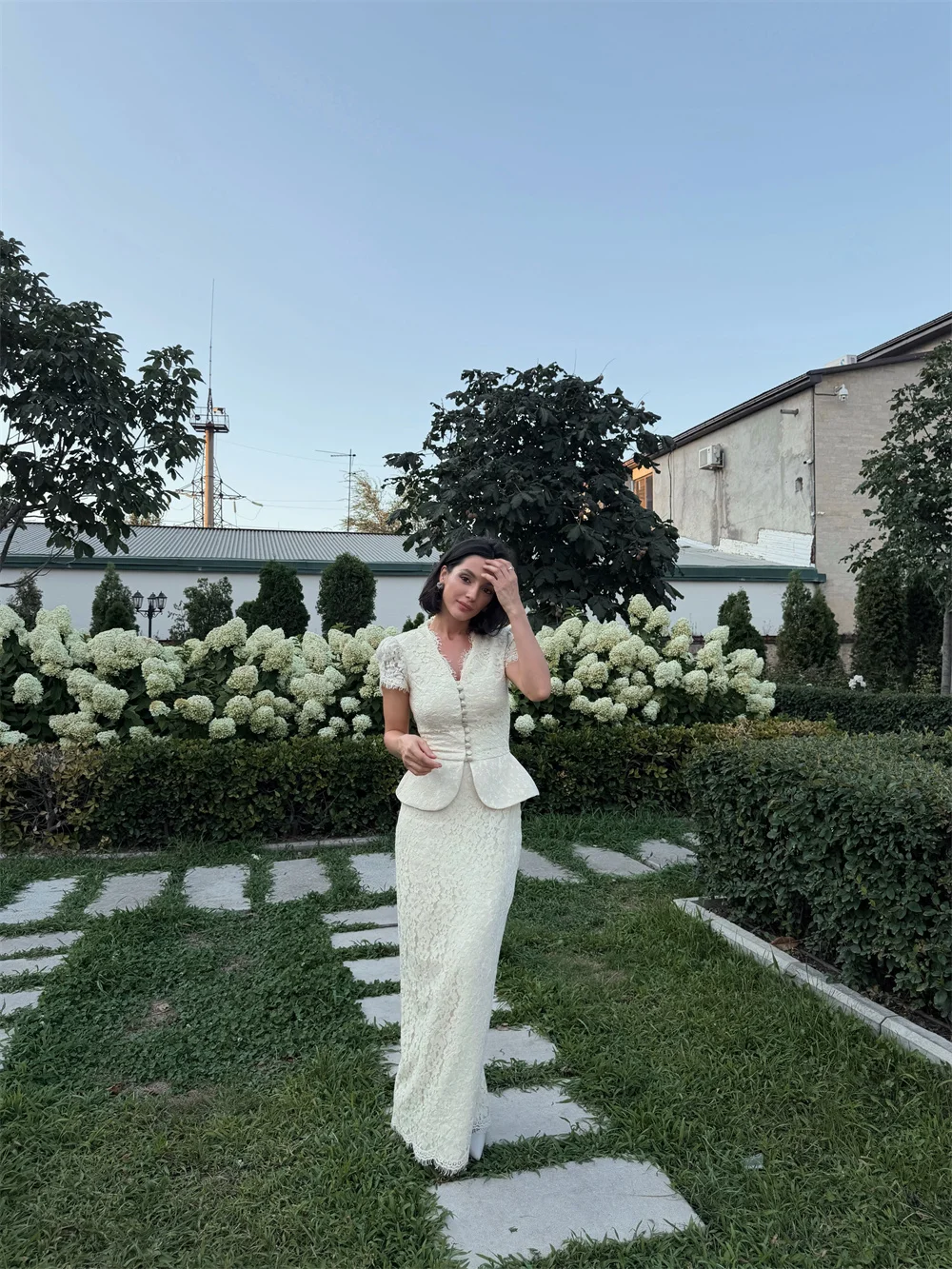 Kyoto Customized Beige Lace V‑Neck Button Decoration Wedding Dress Short Sleeve Vestidos De Noche Straight Robe De Mariée 2026
