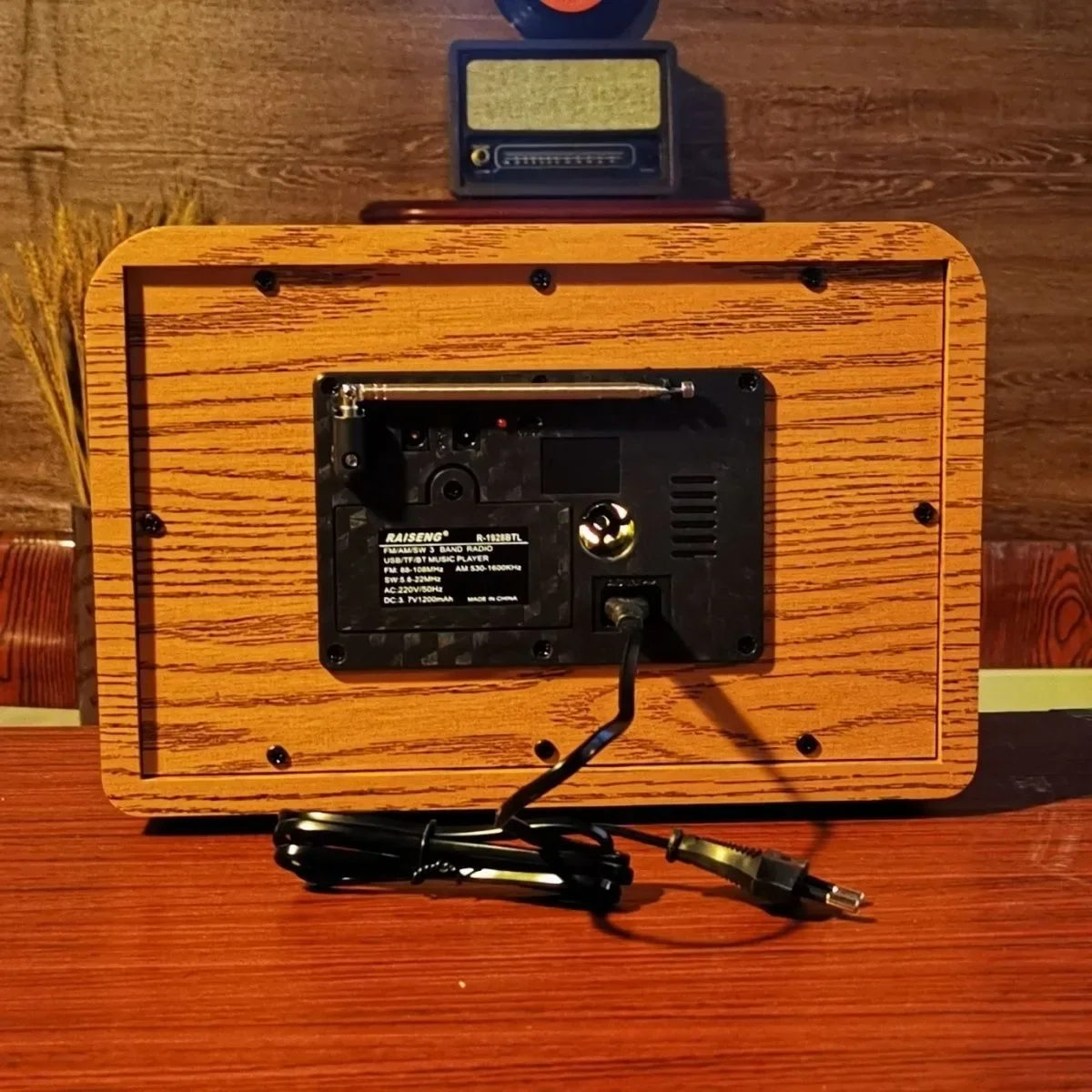 Portable Good Sensitivity Am Fm Sw Radio Reproductor Wooden Retro Wireless Bluetooth Speakers Support TF Card U Disk Playback