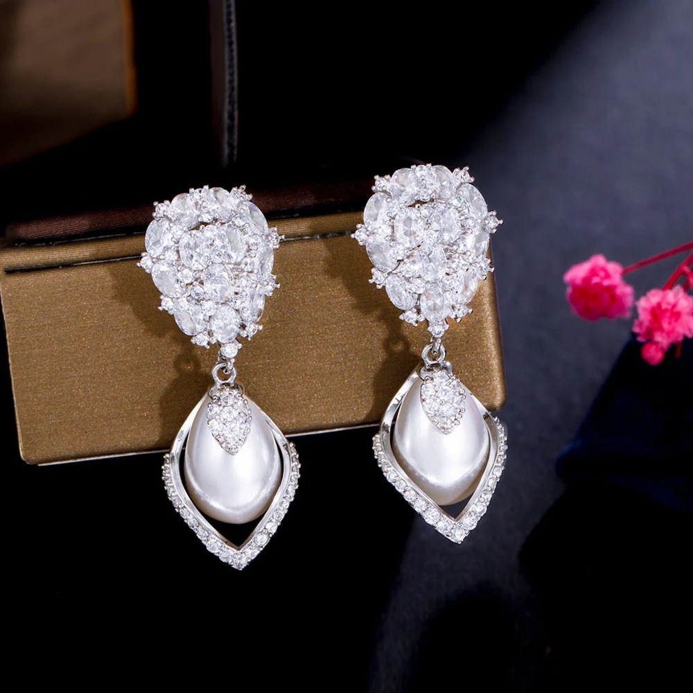 

ThreeGraces Shiny Cubic Zirconia Elegant Simulated Pearl Drop Earrings for Women New Fashion Bridal Party Dress Jewelry E1021