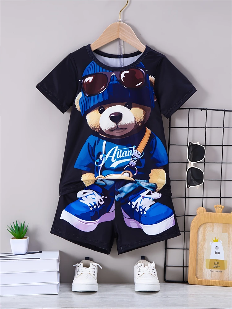 thumbnail image 1 of Conjunto de verano de 2 piezas con estampado de oso de dibujos animados para hombre, camiseta informal de cuello redondo para uso diario, pantalones cortos de playa para hombre para deportes al aire l, 1 of 4