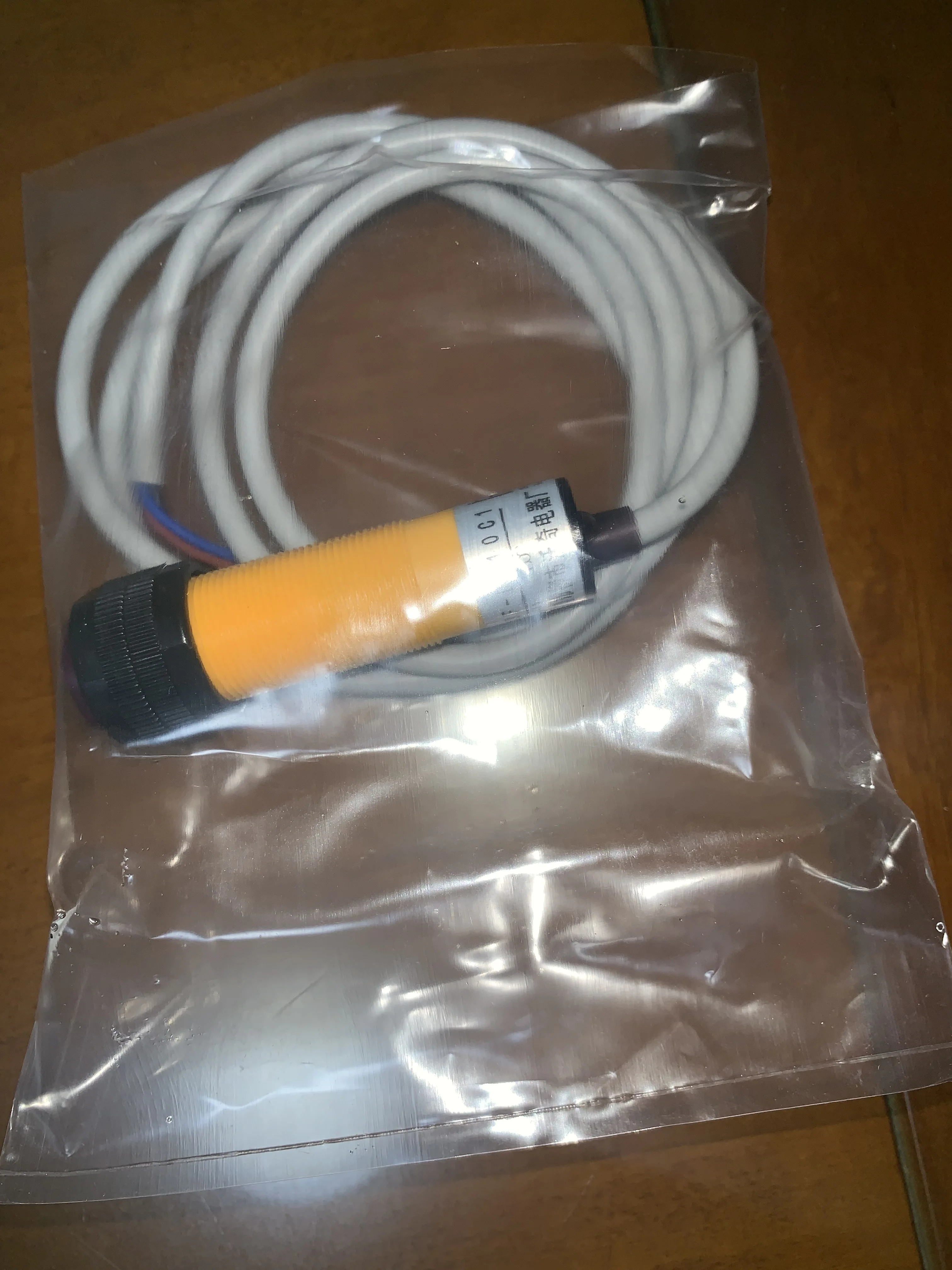 

Диффузный фотоэлектрический переключатель Φ инфракрасный датчик NPN с тремя проводами, нормально открытый