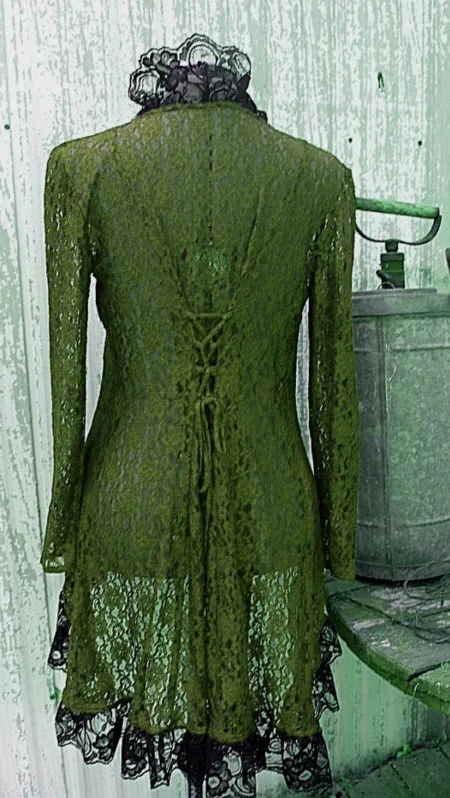 Рисунок 2 - Винтажное женское средневековое платье