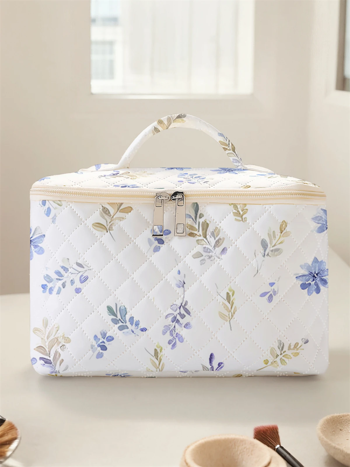 1pc， Portable travel cosmetics with floral patterns, large capacity travel storage bag, cute and stylish makeup bag