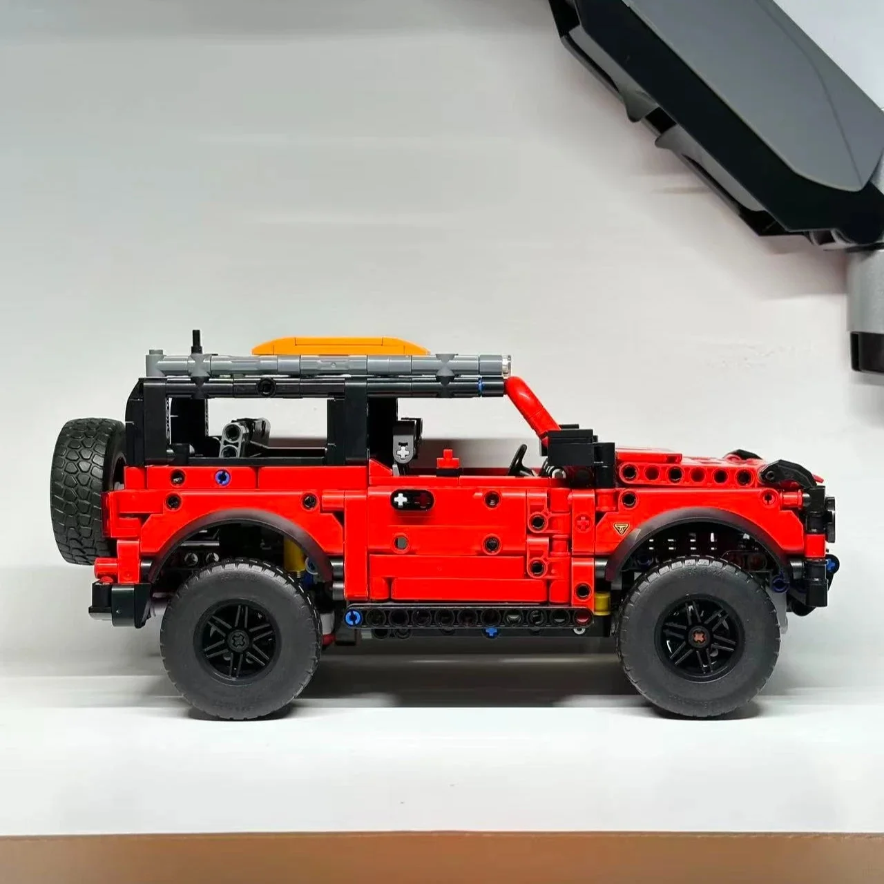 2026년 신제품 MOC 42213 |   943PCS 머스탱 SUV 조립 블록 |   완벽한 어린이 명절 선물 장난감