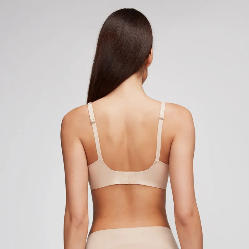 Exterior chest type underwear without marks hangs without marks