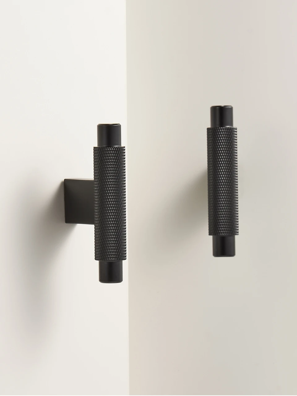 Nurlin latão maciço Knurling escovado cruz ganchos,