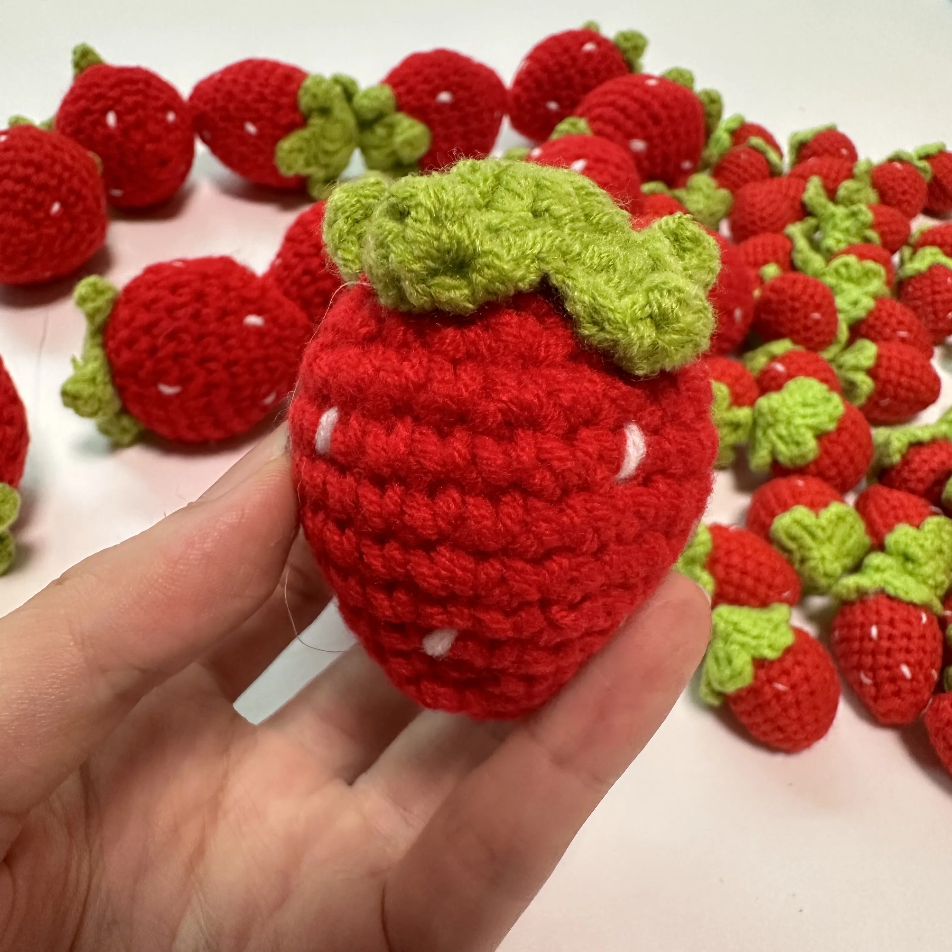 Tizee Set Di 2 Portachiavi A Forma Di Frutta, Ciondoli Per Borsa Kawaii, Fragola, Ciliegia E Limone, In Lega E Resina, Regalo Simpatico