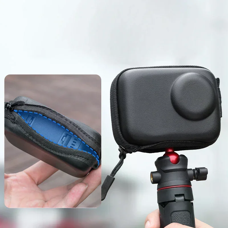 Mini sac étanche pour caméra d'action avec mousqueton, idéal pour les activités en extérieur.