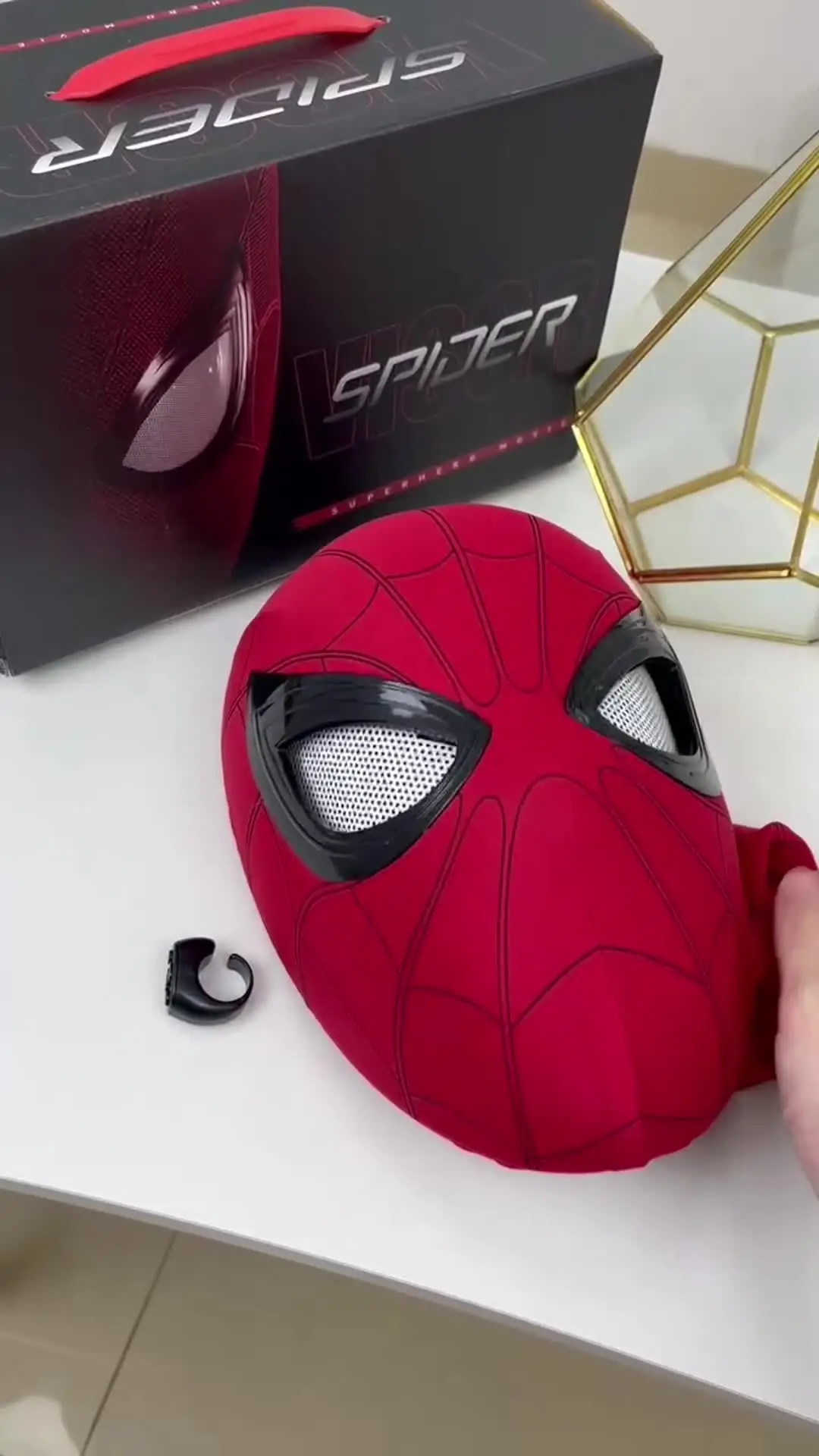 Maschera Ufficiale Spiderman Con Occhi Che Si Chiudono E Luci – Telecomando Incluso – Costume Cosplay Bambino
