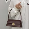 حقيبة كروس أنيقة من جلد البولي يوريثان مع قفل ذهبي اللون - مثالية للنزهات أو العمل غير الرسمية