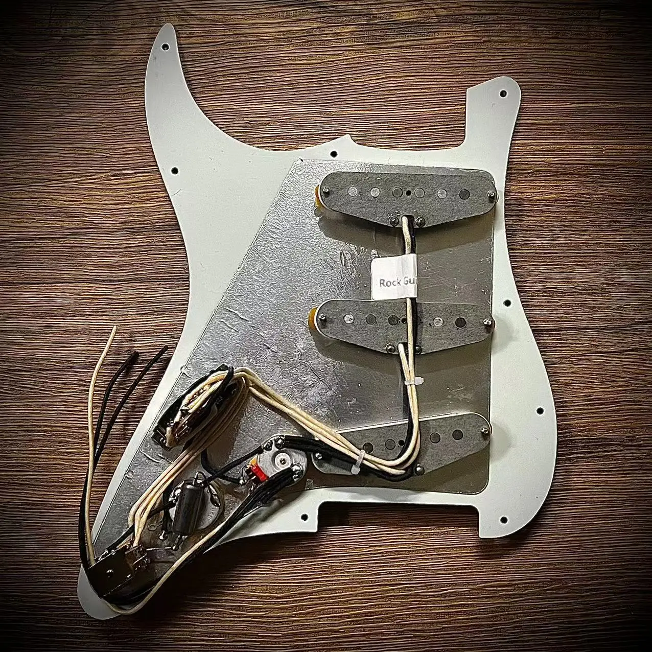 

Vintage1969 Handmade SSS Alnico 5 Guitar Pickup Gray Backboard JimmiHendrix 69 Loading Guard Circuit