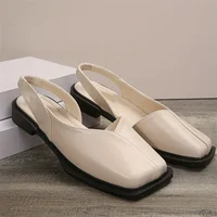 Sandales à embout en cuir pour femmes, nouvelles chaussures simples à fond plat et bout carré, vêtements extérieurs rétro, pantoufles de plage antidérapantes, 2024 4