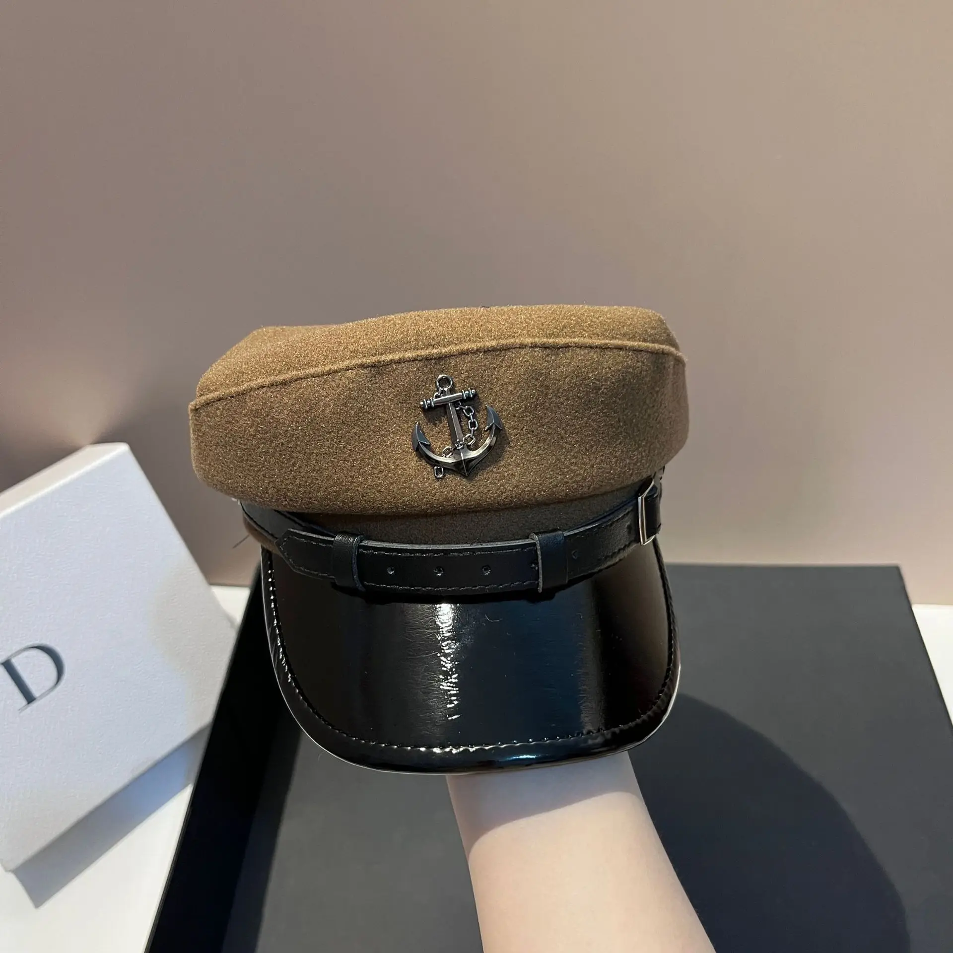 Nieuwe wollen riem marinehoed, Europese en Amerikaanse lichte luxe, modieuze en leeftijdsverminderende lederen rand, warme eendenbekhoed, krantenmeisjeshoed_voghion.com