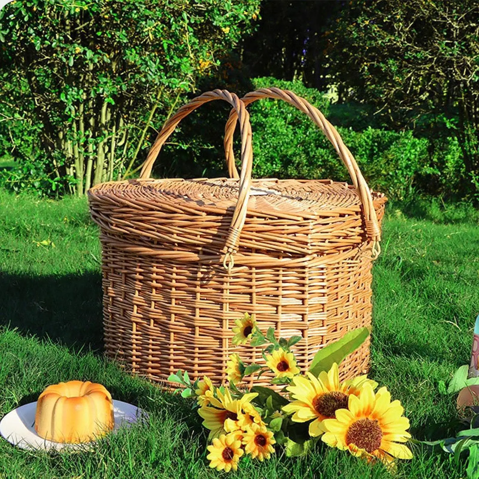 Picnic Basket with Lid Heart Shape Desktop Organizer Sturdy Storage Basket with Handles for Outdoor Barbecue BBQ Camping Candy