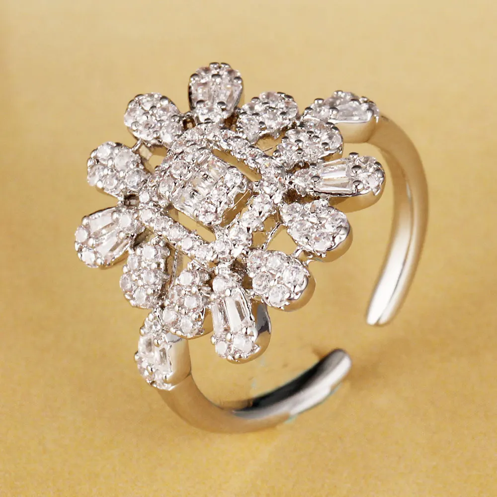 طقم مجوهرات لؤلؤ فاخر بتصميم متدلٍ