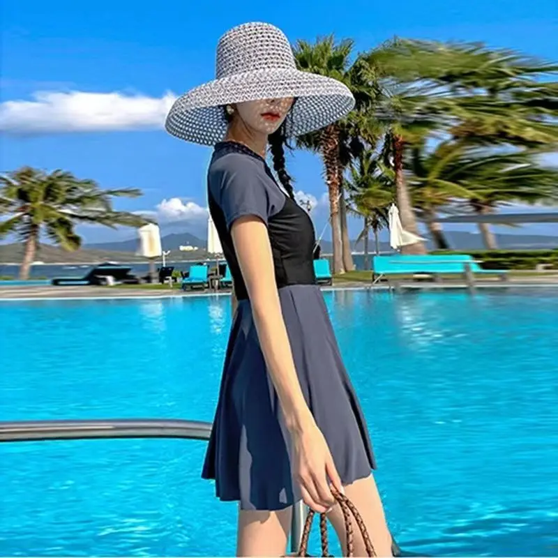 2023 New Fashionable Athletic Beach Women\'s Bathing Swimsuit Oversized High Waited One Piece Covering the Bell Bikini Set